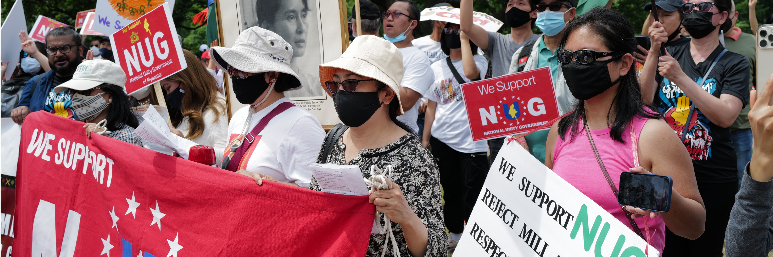 Die Menschen in Myanmar gingen auf die Straße, um gegen den Militärputsch zu protestieren